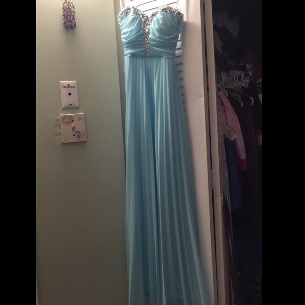 Long lengthLight Blue Dress 💙🤍 PROM/FORMAL/WEDDING